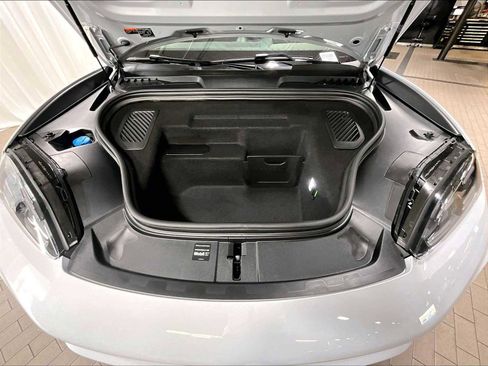 Used 2025 Porsche Macan Electric image 36