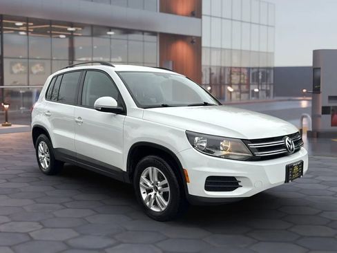 Used 2016 Volkswagen Tiguan S image 3