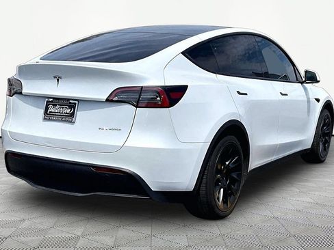 Used 2024 Tesla Model Y Long Range AWD/4WD image 2