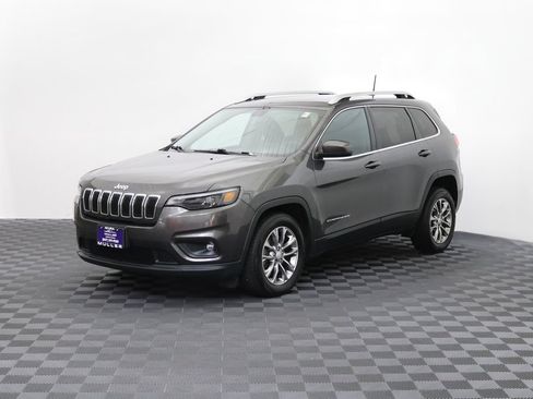 Used 2020 Jeep Cherokee Latitude Plus w/ Cold Weather Group FWD image 5