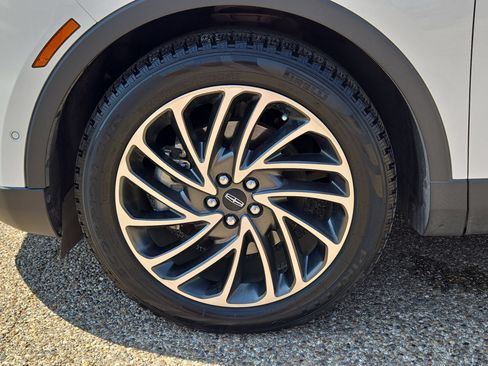 Used 2020 Lincoln Nautilus Reserve w/ Equipment Group 201A FWD image 11