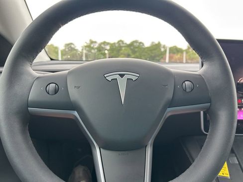 Used 2025 Tesla Model Y Long Range RWD image 22