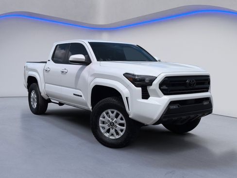 Used 2024 Toyota Tacoma SR5 AWD/4WD image 2