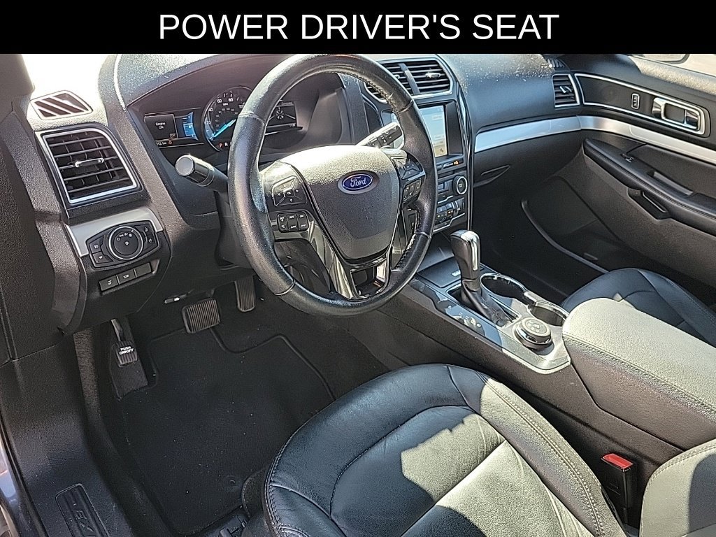 Used 2017 Ford Explorer XLT w/ Equipment Group 202A AWD/4WD image 18