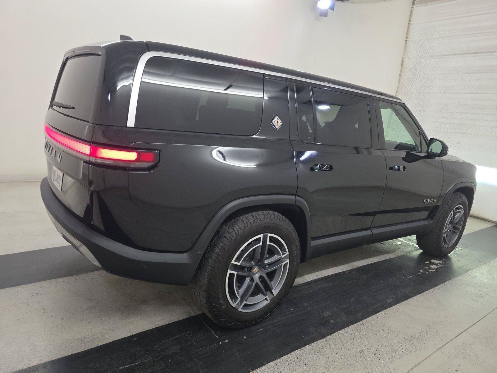 Used 2025 Rivian R1S Adventure Dual AWD/4WD image 6