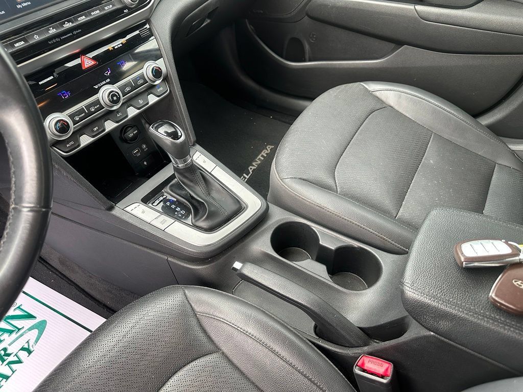 Used 2020 Hyundai Elantra Limited w/ Cargo Package (C1) FWD image 19