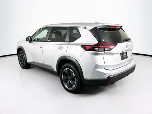 Used 2024 Nissan Rogue SV FWD image 5