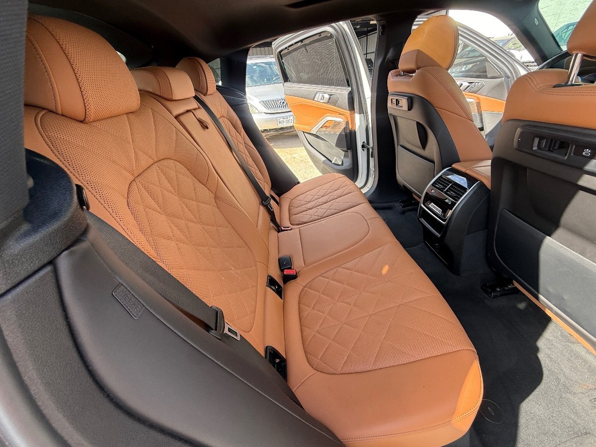 Used 2023 BMW X6 xDrive40i w/ Executive Package AWD/4WD image 18