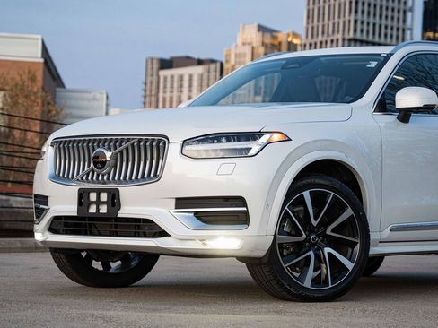 Certified 2025 Volvo XC90 B5 Plus image 2