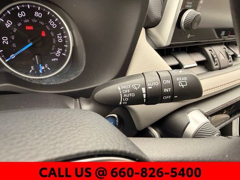 Used 2022 Toyota RAV4 XLE Premium AWD/4WD image 17