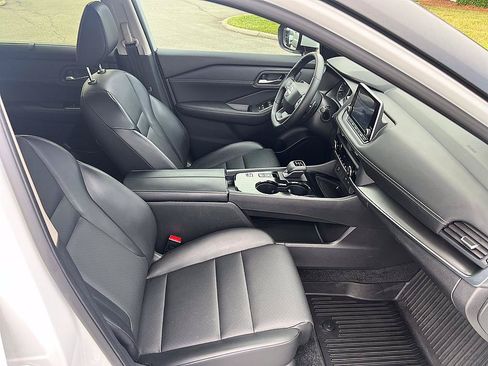 Certified 2025 Nissan Rogue SV w/ SV Premium Package FWD image 17
