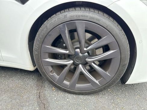 Used 2022 Tesla Model S Plaid image 5
