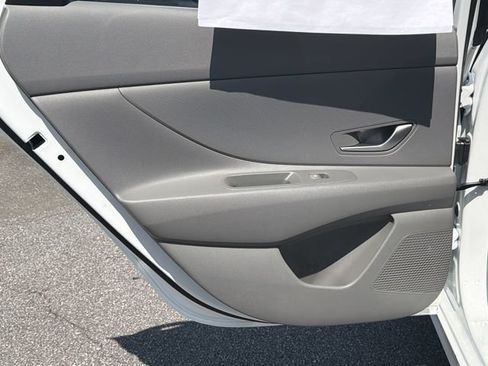 New 2026 Hyundai Elantra Hybrid FWD image 23