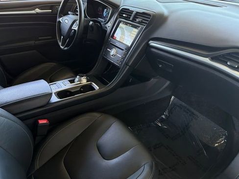 Used 2017 Ford Fusion Titanium FWD image 18