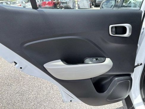 Used 2025 Hyundai Venue SEL FWD image 12