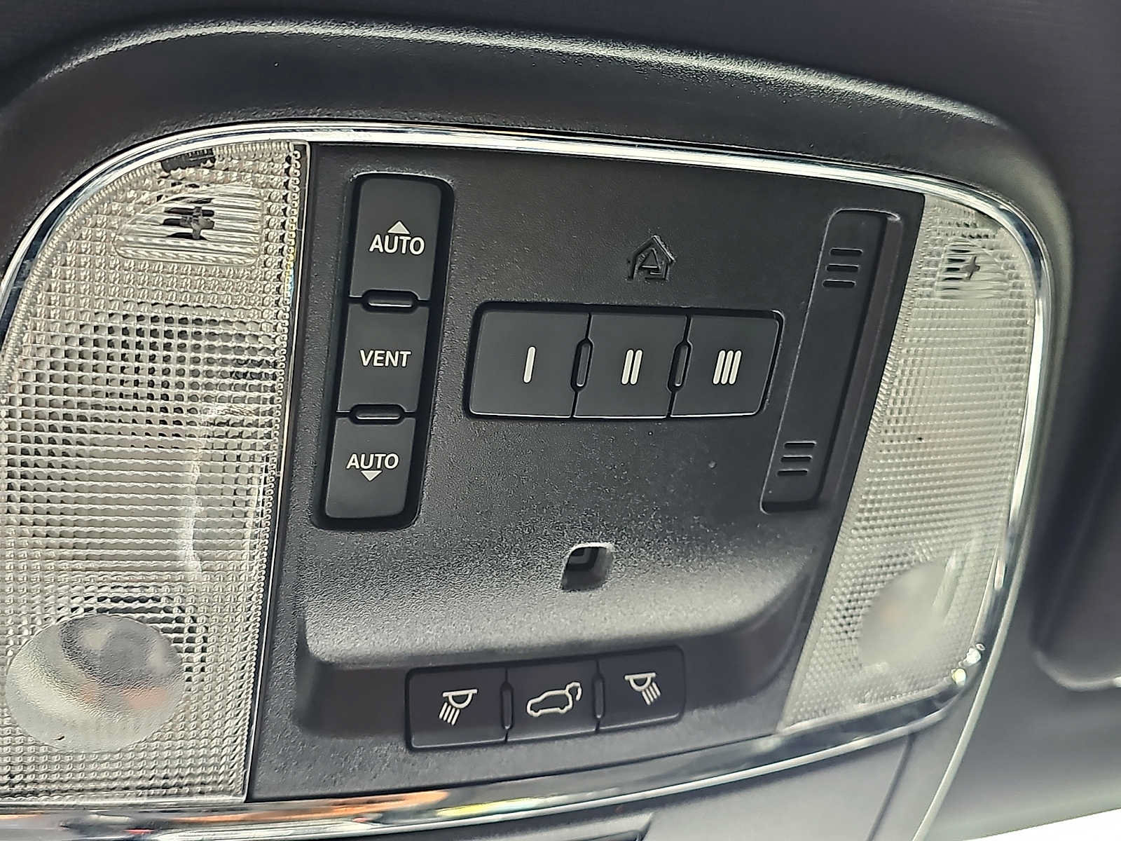 Used 2020 Jeep Grand Cherokee Altitude AWD/4WD image 27