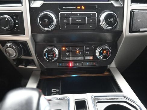 Used 2019 Ford F150 Lariat w/ Equipment Group 502A Luxury AWD/4WD image 18