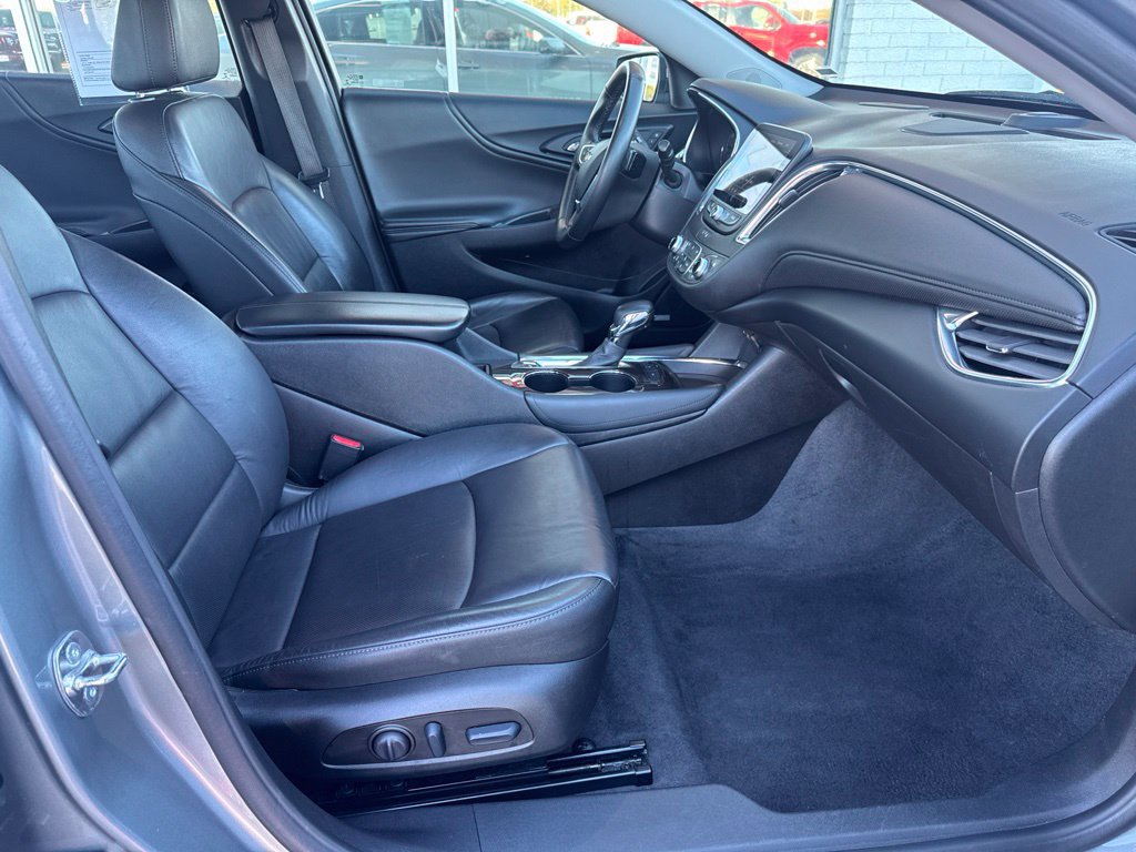 Used 2024 Chevrolet Malibu LT FWD image 3