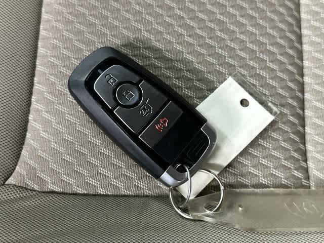 Used 2023 Ford Explorer XLT AWD/4WD image 5