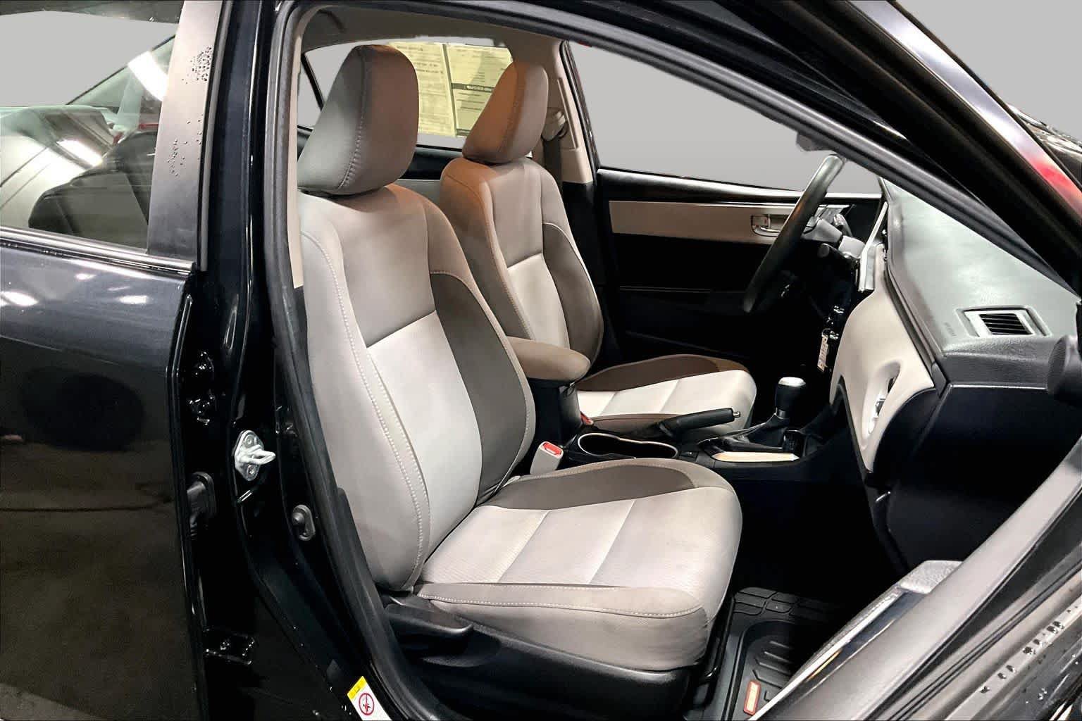 Used 2019 Toyota Corolla LE w/ Carpet Mat Package (TMS) FWD image 8