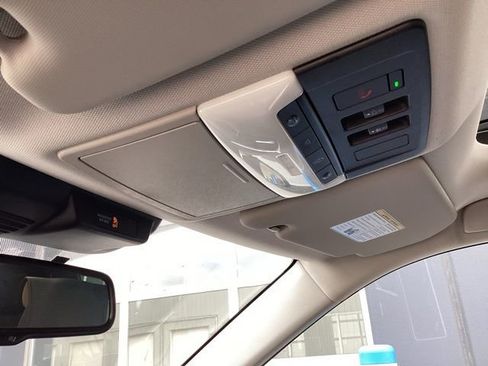 Used 2023 Mitsubishi Outlander SE image 34