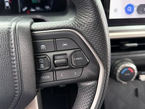 Used 2025 Toyota Tacoma TRD Sport AWD/4WD image 25