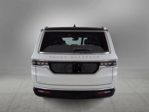 Used 2023 Jeep Grand Wagoneer 4WD image 7