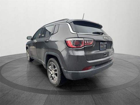 Used 2020 Jeep Compass Latitude image 3