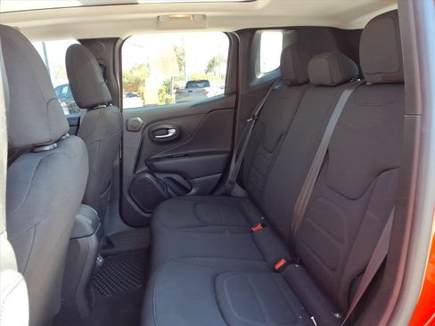 Used 2022 Jeep Renegade Latitude w/ Sun/Sound Group image 7