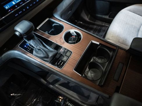 Used 2024 Toyota Sienna LE image 19