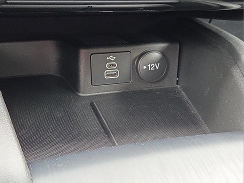 Certified 2025 Ford Escape SE FWD image 19