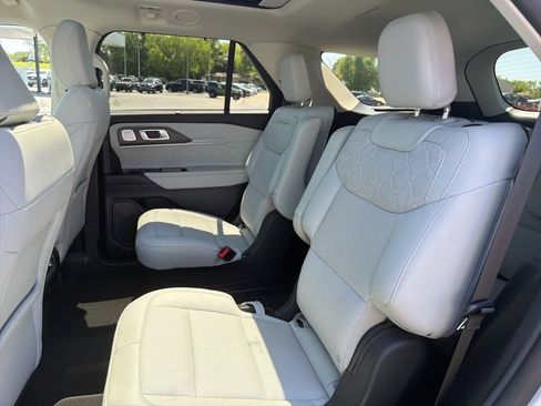 Used 2025 Ford Explorer Platinum w/ Ultimate Package AWD/4WD image 14