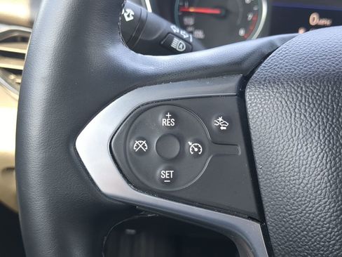 Used 2023 Chevrolet Traverse LT image 25