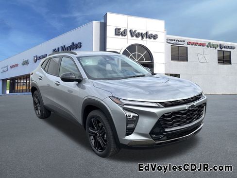 Used 2024 Chevrolet Trax ACTIV w/ Sunroof Package image 1