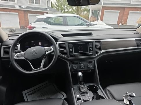 Used 2023 Volkswagen Atlas SE image 3