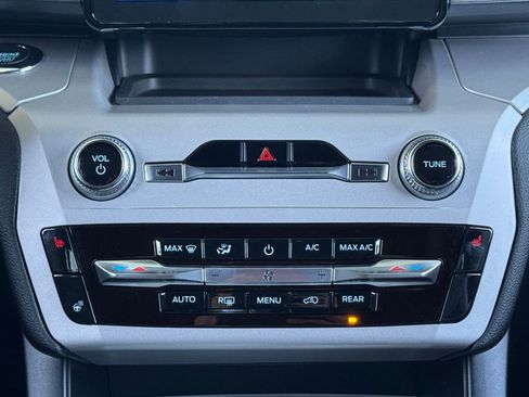 Used 2024 Ford Explorer XLT w/ Equipment Group 202A image 22