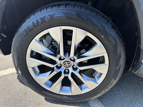 Used 2021 Toyota RAV4 XLE Premium FWD image 11