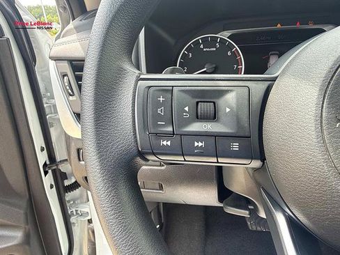 Used 2024 Nissan Rogue SV AWD/4WD image 22