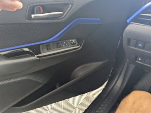 Used 2020 Toyota C-HR XLE image 30