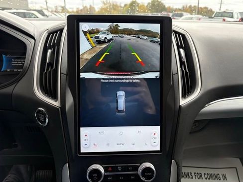 Used 2022 Ford Edge SEL w/ Sport Appearance Package image 17