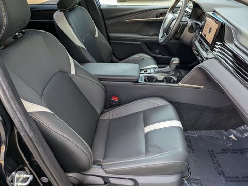 Used 2025 Toyota Camry SE w/ Convenience Package FWD image 27