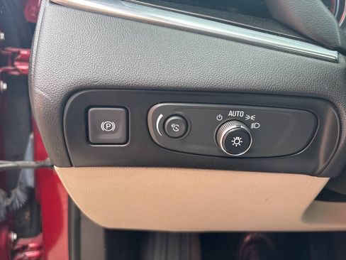 Used 2019 Buick Enclave Essence AWD/4WD image 32