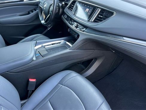 Used 2024 Buick Enclave Premium image 21