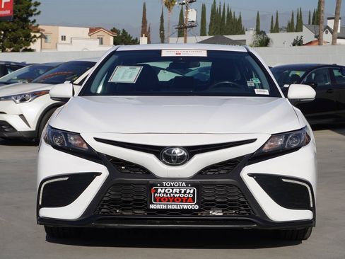 Used 2023 Toyota Camry SE image 3