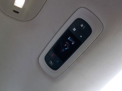 Used 2017 Chrysler Pacifica LX image 49