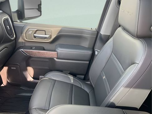 Used 2022 GMC Sierra 3500 Denali AWD/4WD image 11