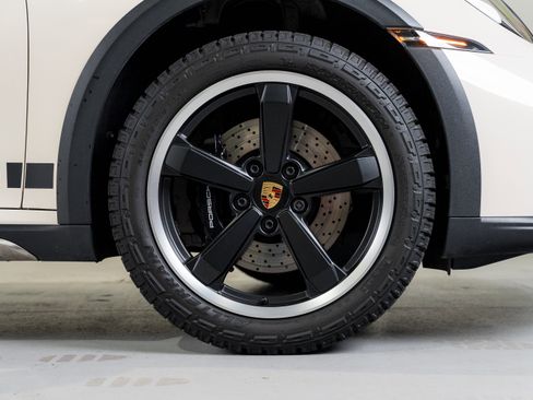 Used 2024 Porsche 911 Dakar image 6