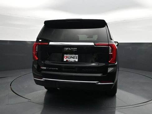 Used 2025 GMC Yukon Elevation w/ LPO, Elevation Black Package AWD/4WD image 8