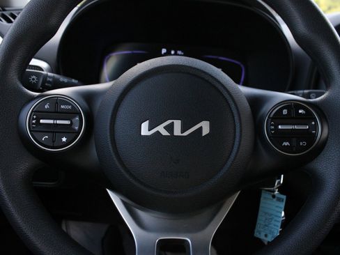 Used 2025 Kia Soul LX FWD image 22