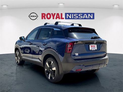 New 2025 Nissan Kicks SR image 4